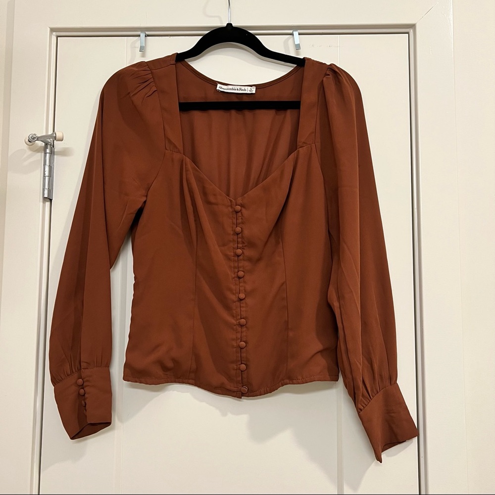 A&F Women’s long sleeve button through v-neck top - NWOT - Picture 3 of 3